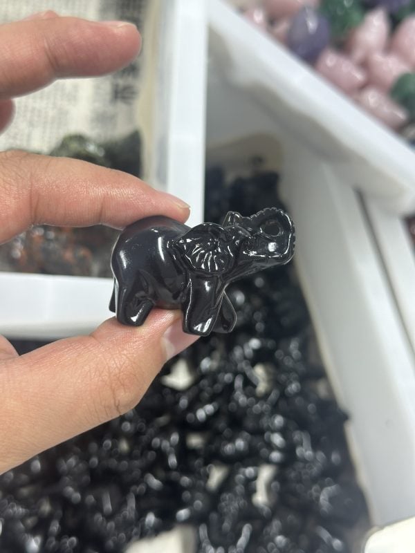 Obsidian carved elephant - Image 2